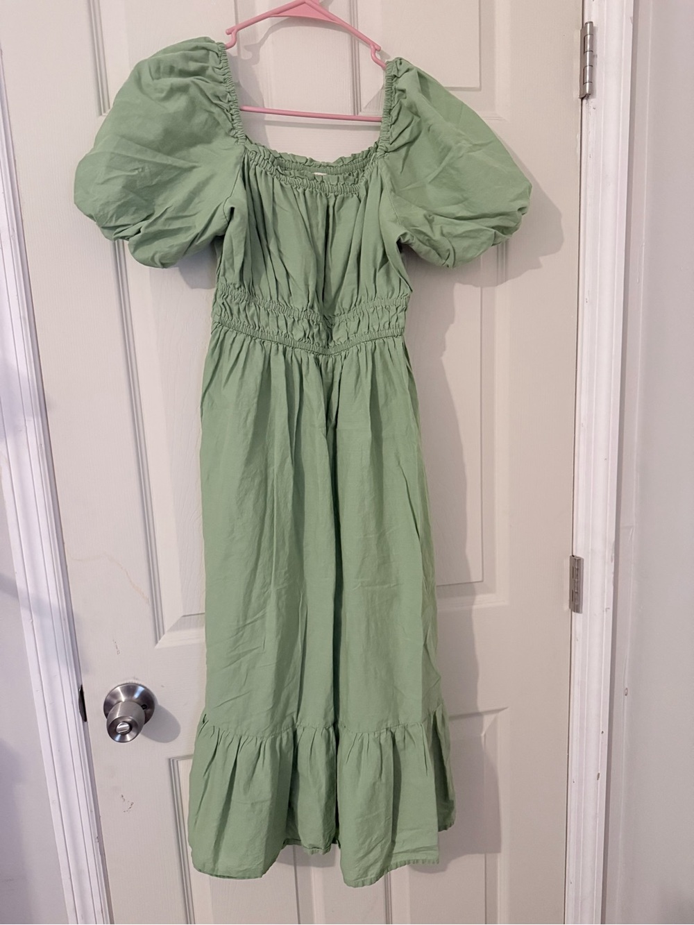 Dizzy Sage Green Puff-Sleeve Midi Dress